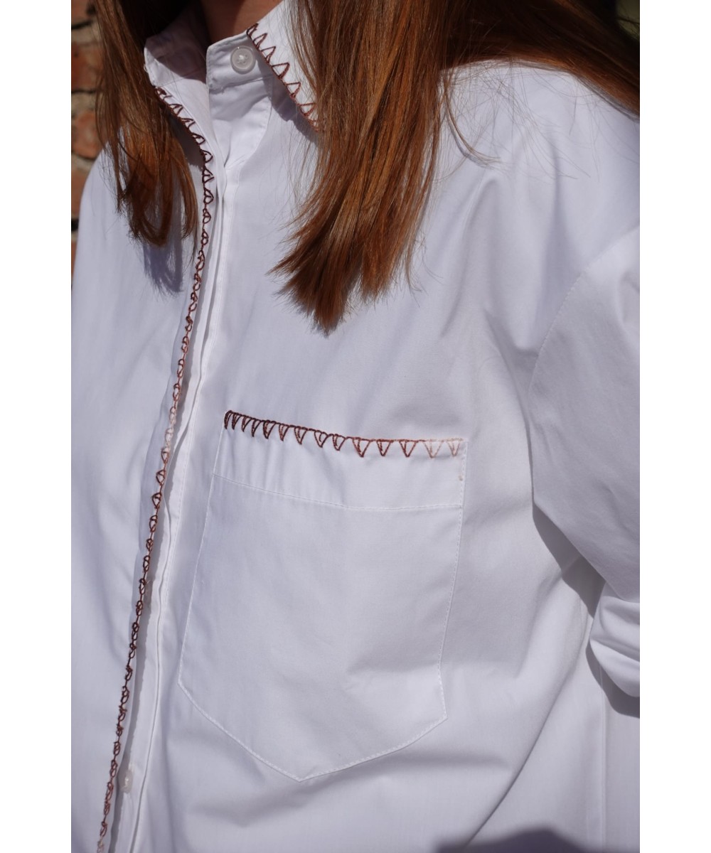 Camisa hiedra bordada a mano $2390