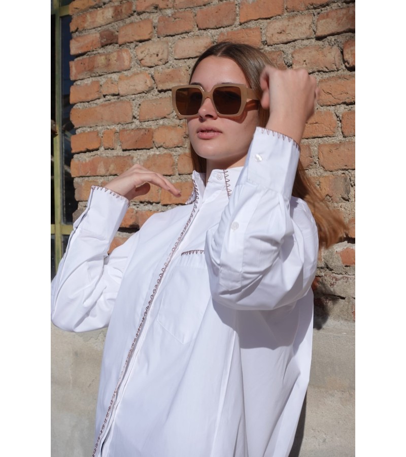 Camisa hiedra bordada a mano $2390