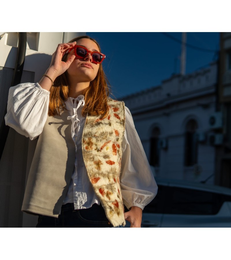 Chaleco raíz de cuero y fieltro